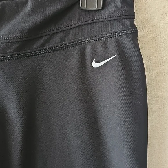 Nike Dri-Fit Work Out Yoga Athletic Pants Medium Short Black - Picture 2 of 3